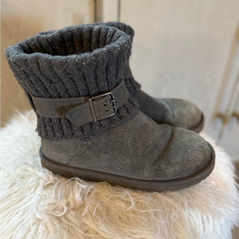Gray sweater Ugg Boots